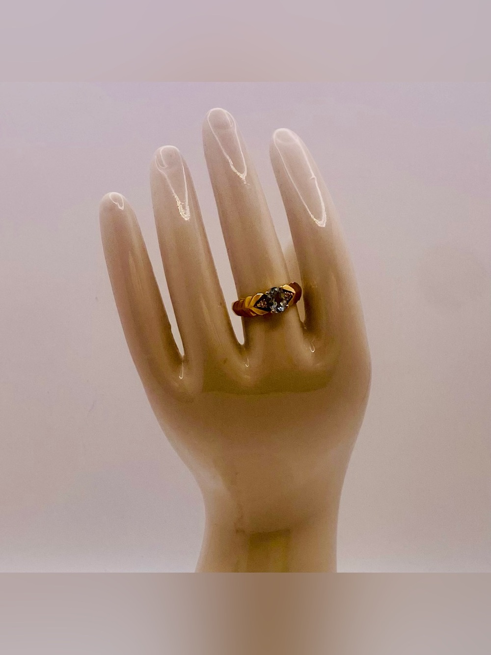 Signed Korea Gold Tone Oval Light Blue Faux Aquamarine Ring Size 7 Chevron Band - Picture 2 of 5